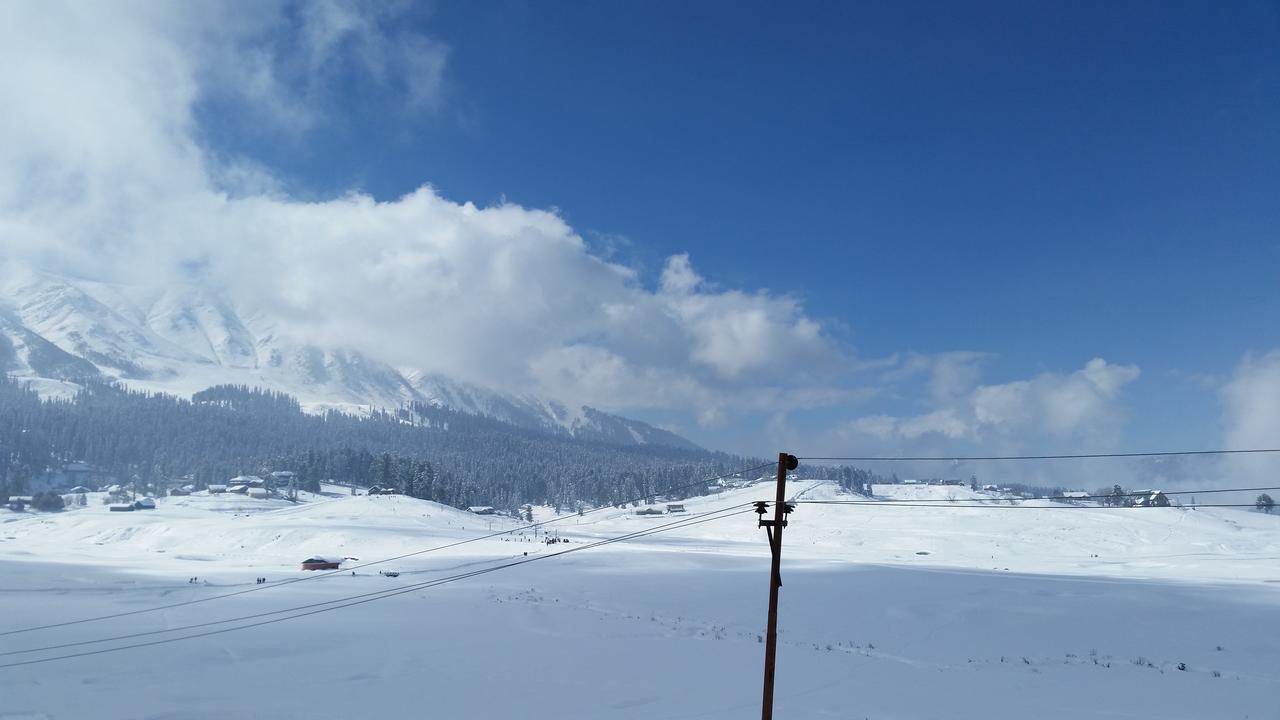 Hotel Gulmarg Inn Экстерьер фото