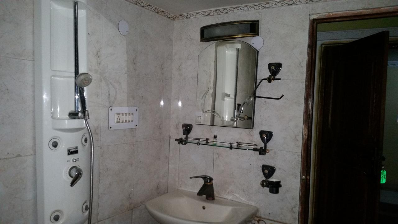 Hotel Gulmarg Inn Экстерьер фото